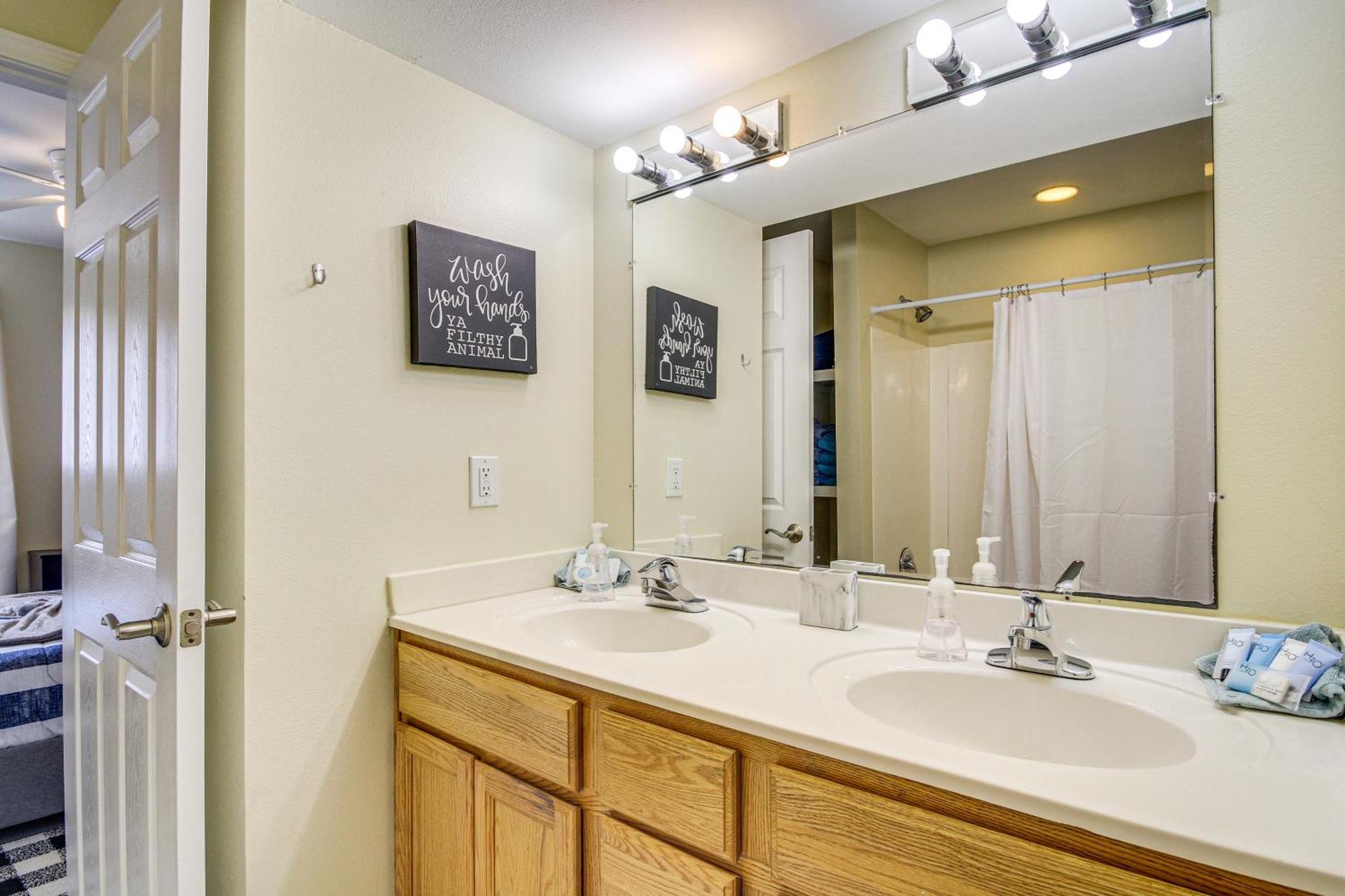 Airy Biloxi Condo With Patio Walk To Beach! ภายนอก รูปภาพ