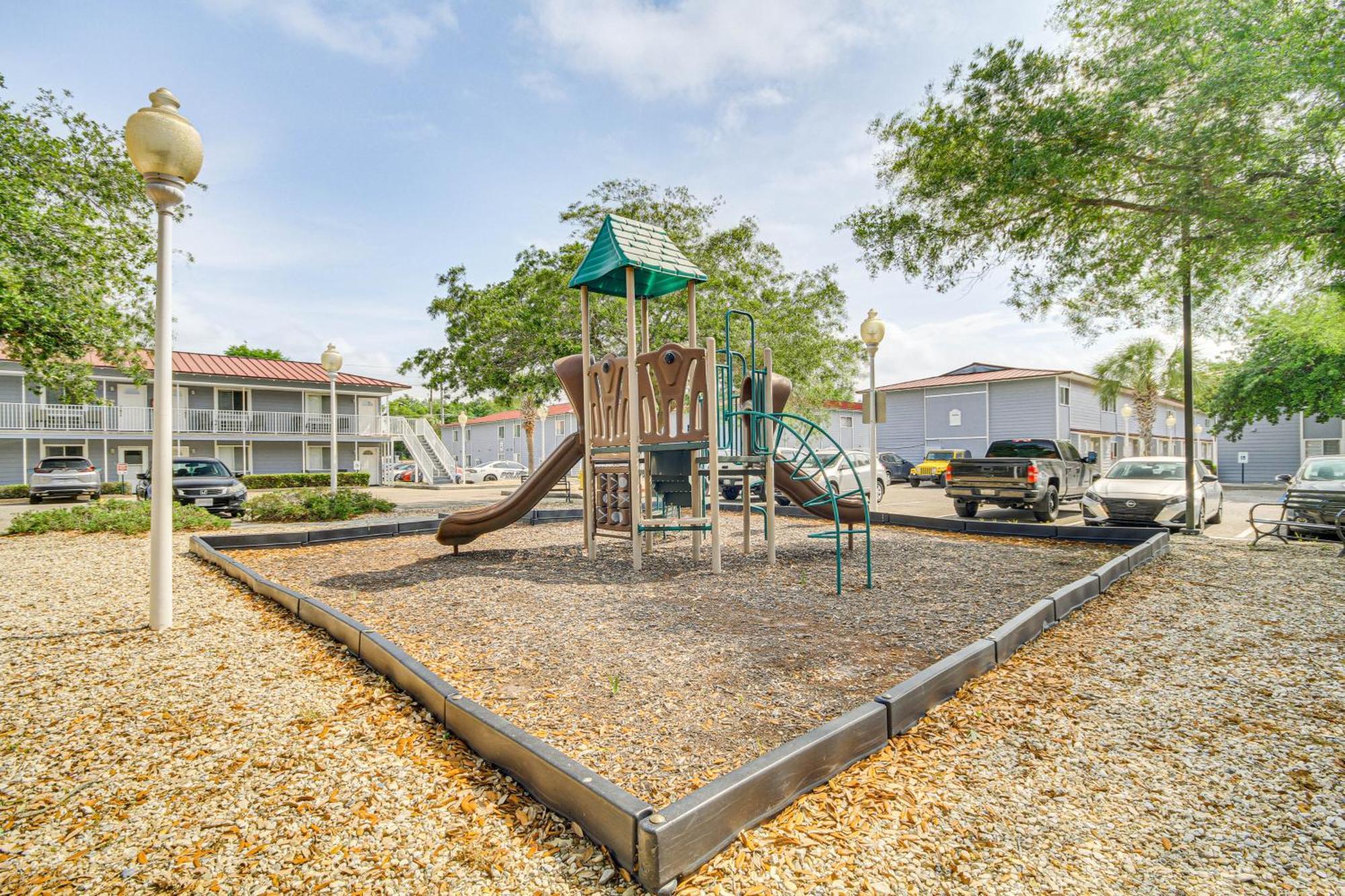 Airy Biloxi Condo With Patio Walk To Beach! ภายนอก รูปภาพ